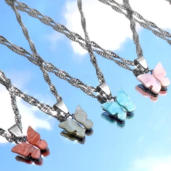 3/$30 🦋 Butterfly Charm Necklace - Picture 7 of 16